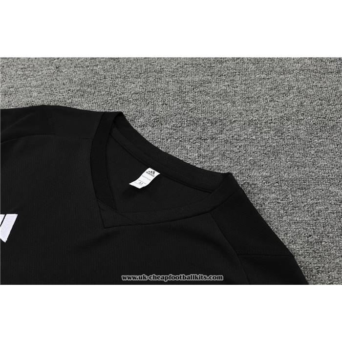 Tracksuit
 Real Madrid 2023-2024 Short Sleeve
 Black
 - Shorts
